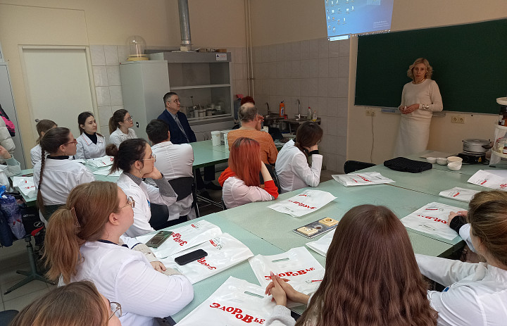 Состоялась встреча студентов фармацевтического факультета с руководством общественной организации «Самарская областная фармацевтическая ассоциация»